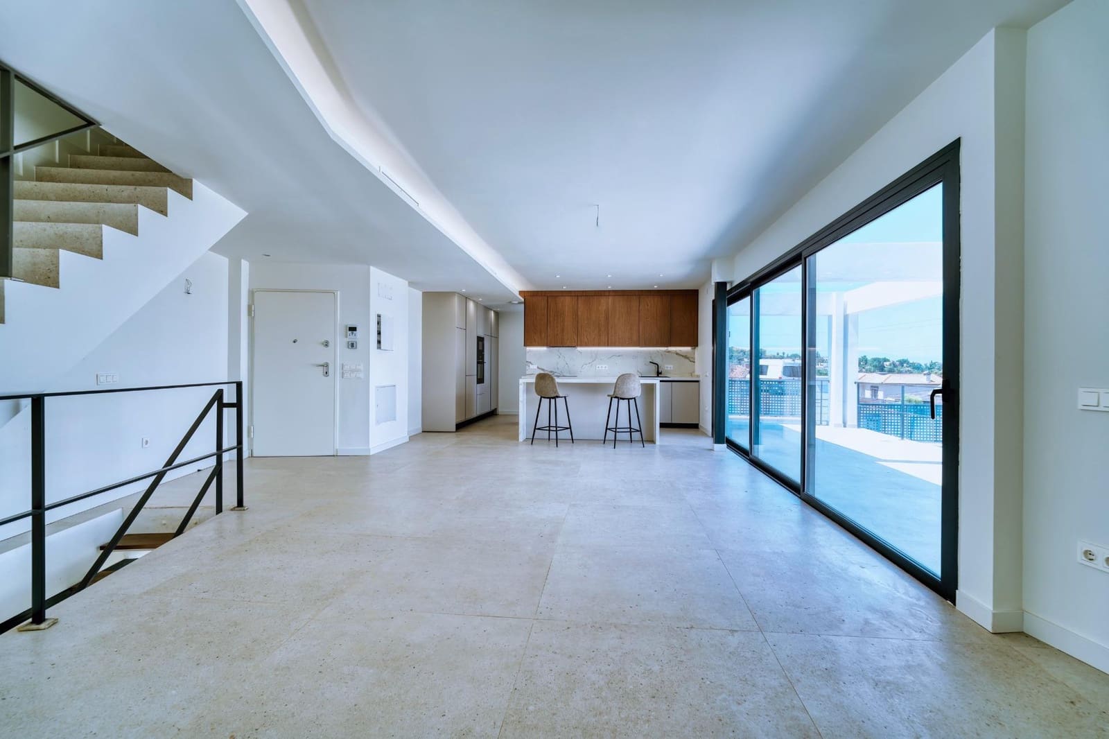 4 bedroom Villa for sale in Pinos de Alhaurin with pool garage - € 850,000 (Ref: 9820445)