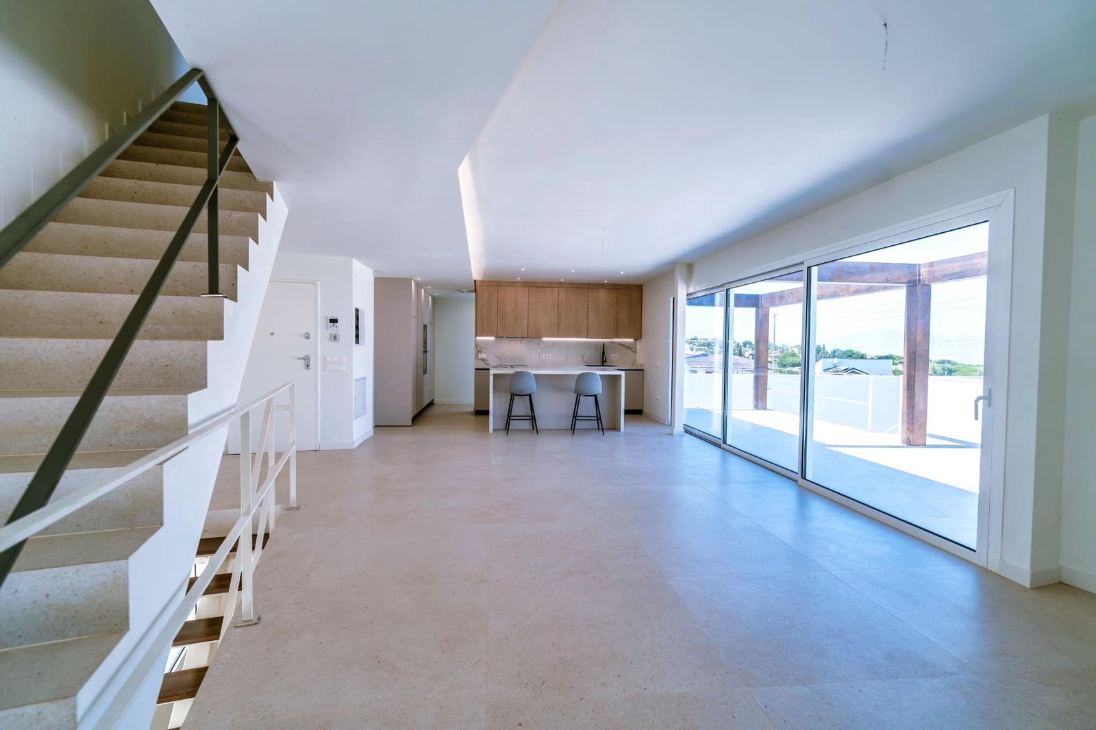 4 bedroom Villa for sale in Pinos de Alhaurin with pool garage - € 850,000 (Ref: 9820445)