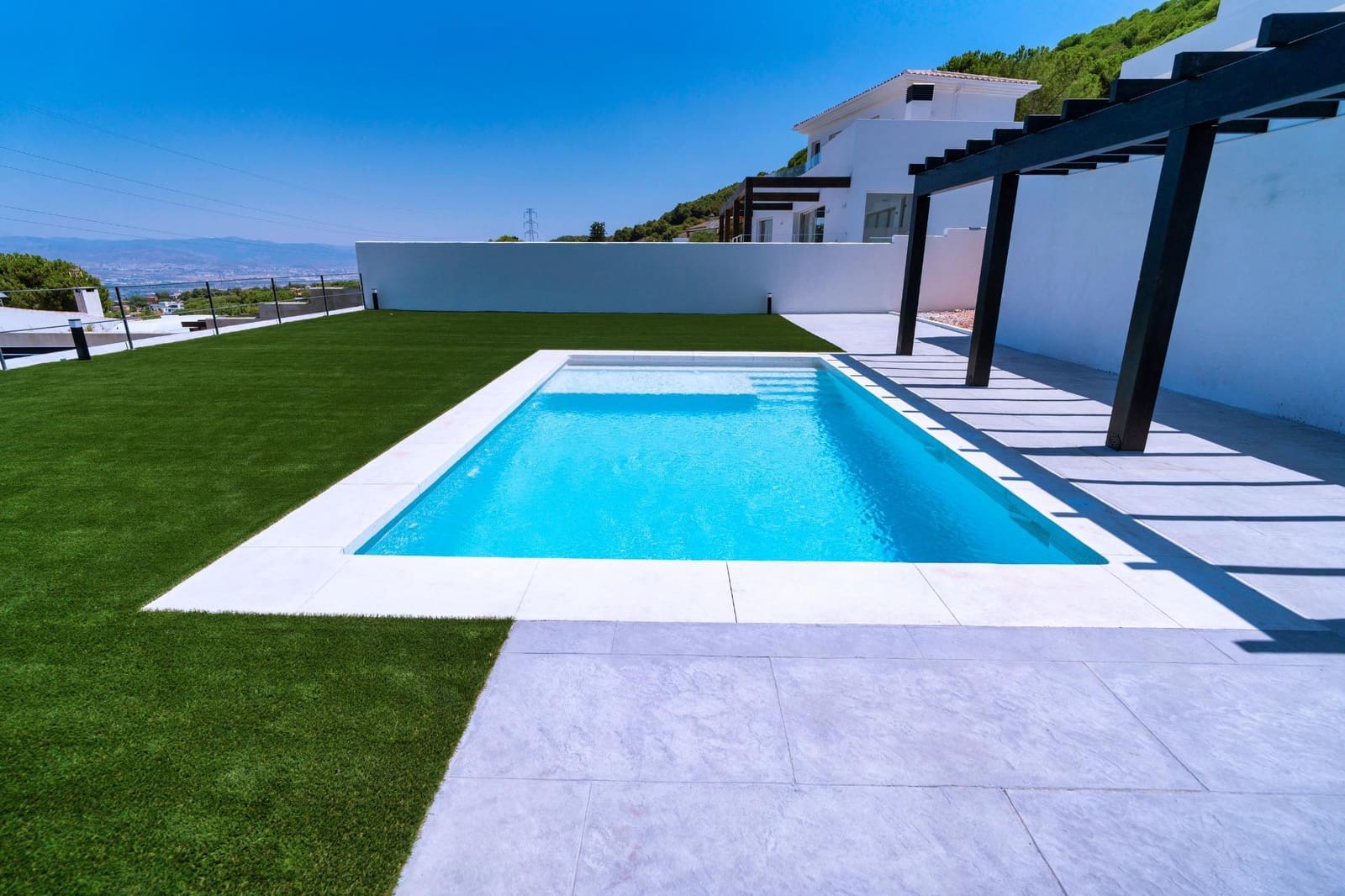 4 bedroom Villa for sale in Pinos de Alhaurin with pool garage - € 850,000 (Ref: 9820445)