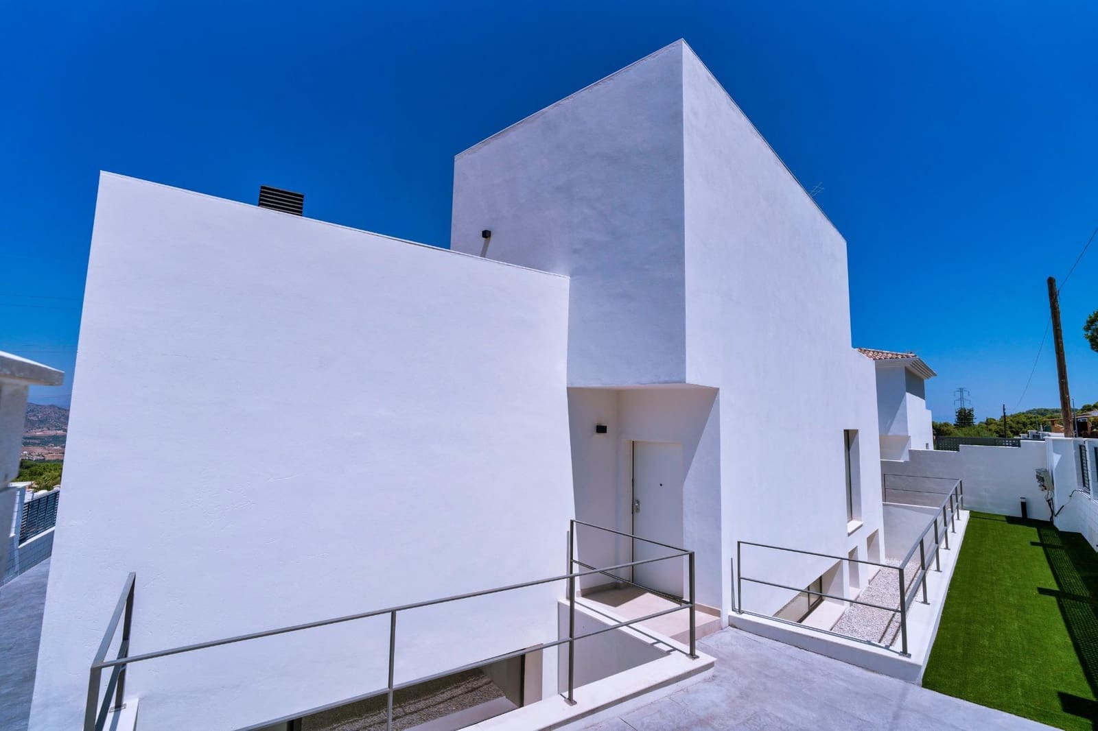 4 bedroom Villa for sale in Pinos de Alhaurin with pool garage - € 850,000 (Ref: 9820445)