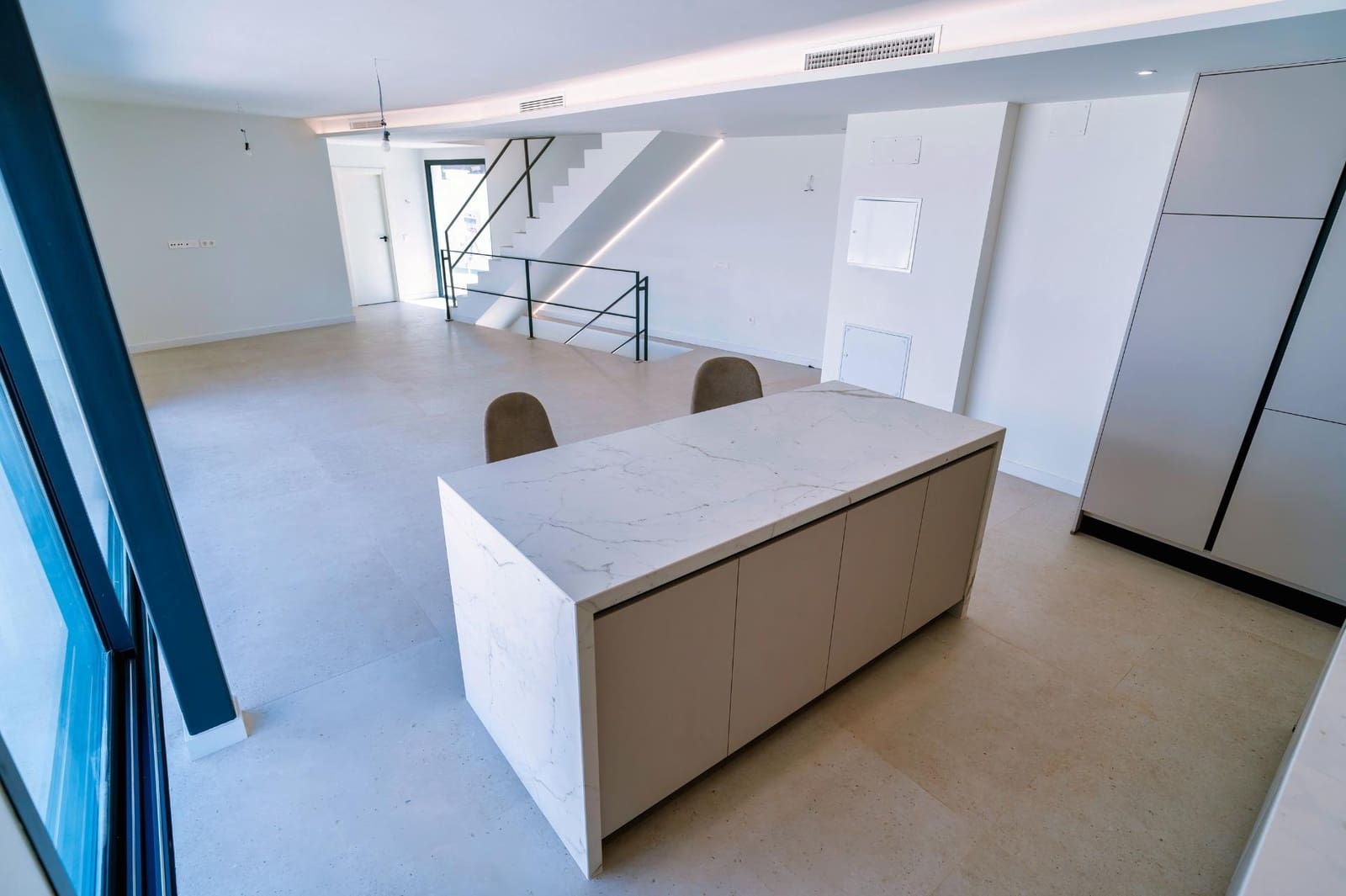 4 bedroom Villa for sale in Pinos de Alhaurin with pool garage - € 850,000 (Ref: 9820445)