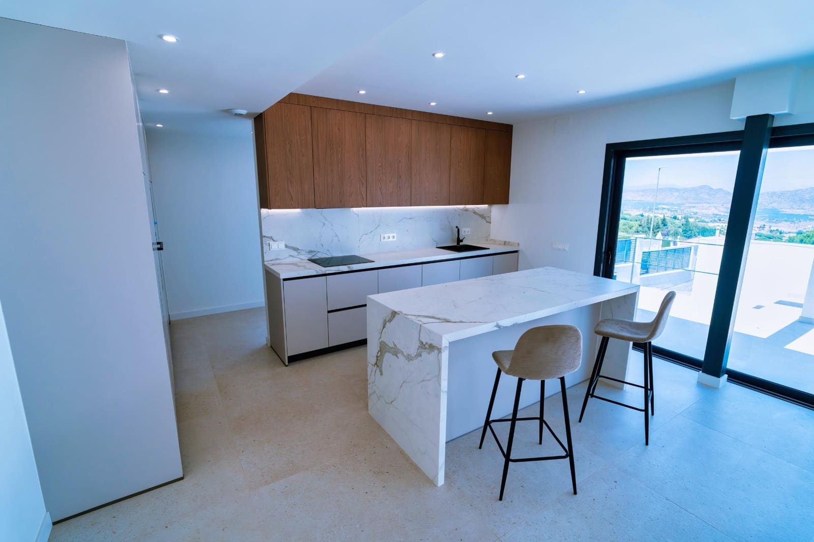4 bedroom Villa for sale in Pinos de Alhaurin with pool garage - € 850,000 (Ref: 9820445)