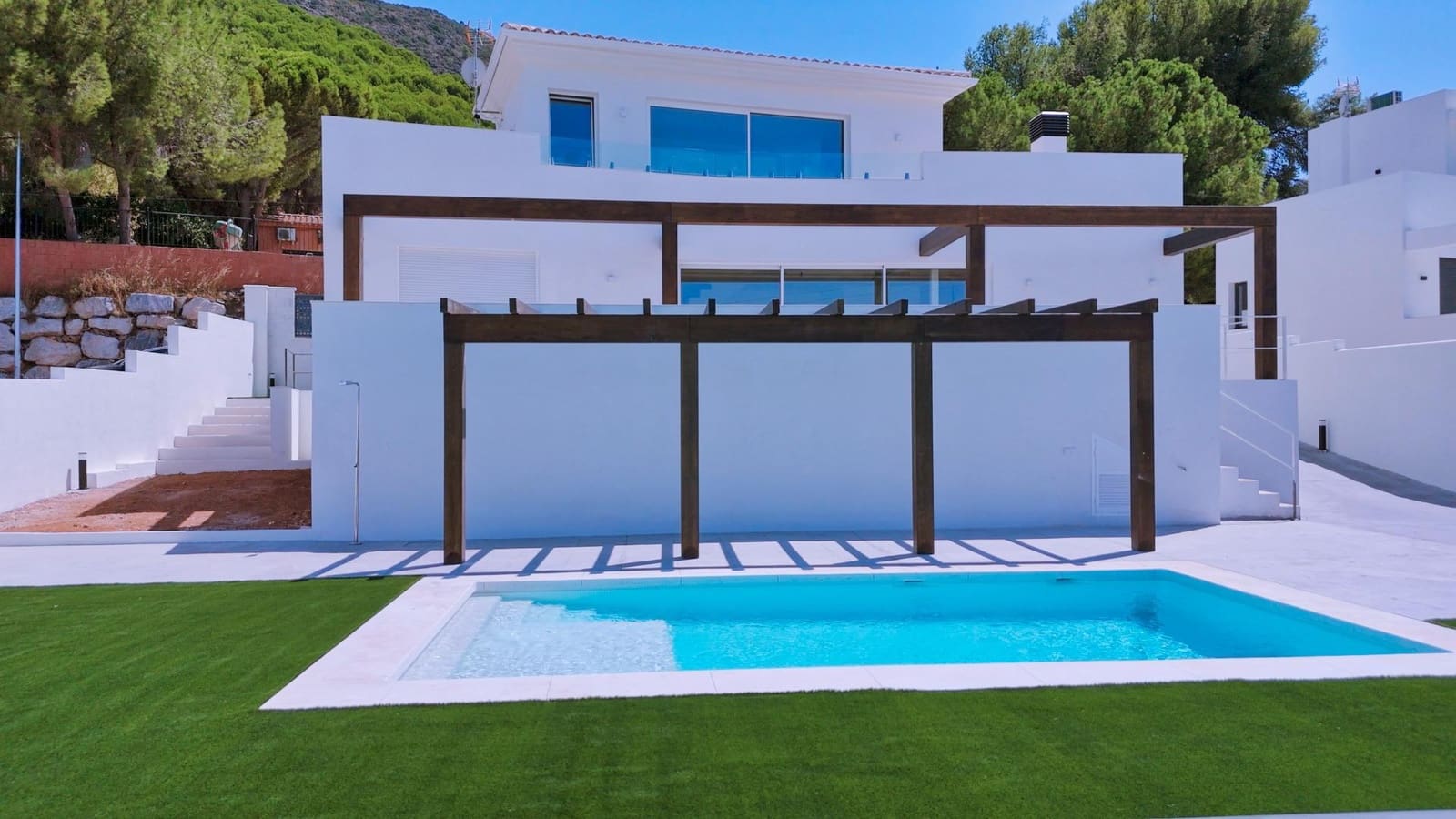 4 bedroom Villa for sale in Pinos de Alhaurin with pool garage - € 850,000 (Ref: 9820445)