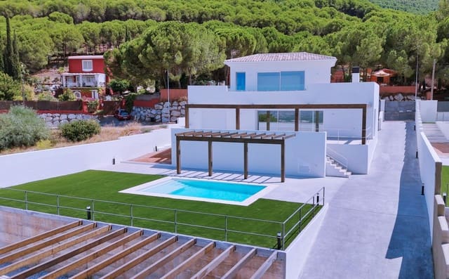 4 quarto Moradia para venda em Pinos de Alhaurin, Alhaurín de la Torre com piscina garagem - 850 000 € (Ref: 9820445)