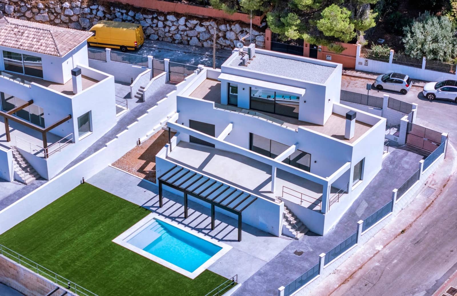 4 bedroom Villa for sale in Pinos de Alhaurin with pool garage - € 850,000 (Ref: 9820445)