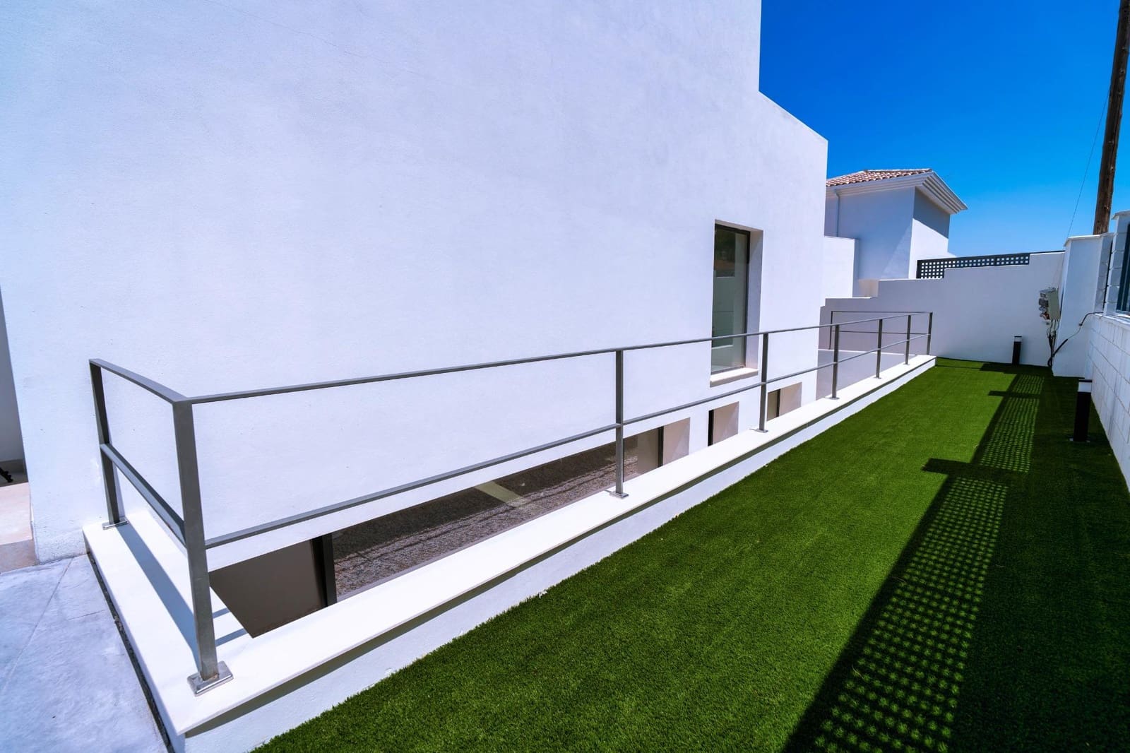 4 bedroom Villa for sale in Pinos de Alhaurin with pool garage - € 850,000 (Ref: 9820445)