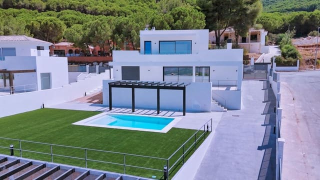 4 quarto Moradia para venda em Pinos de Alhaurin, Alhaurín de la Torre com piscina garagem - 850 000 € (Ref: 9820445)