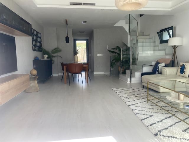 5 soveværelse Semi-Rækkehus til salg i Rincón de la Victoria med swimmingpool garage - € 600.000 (Ref: 9820446)
