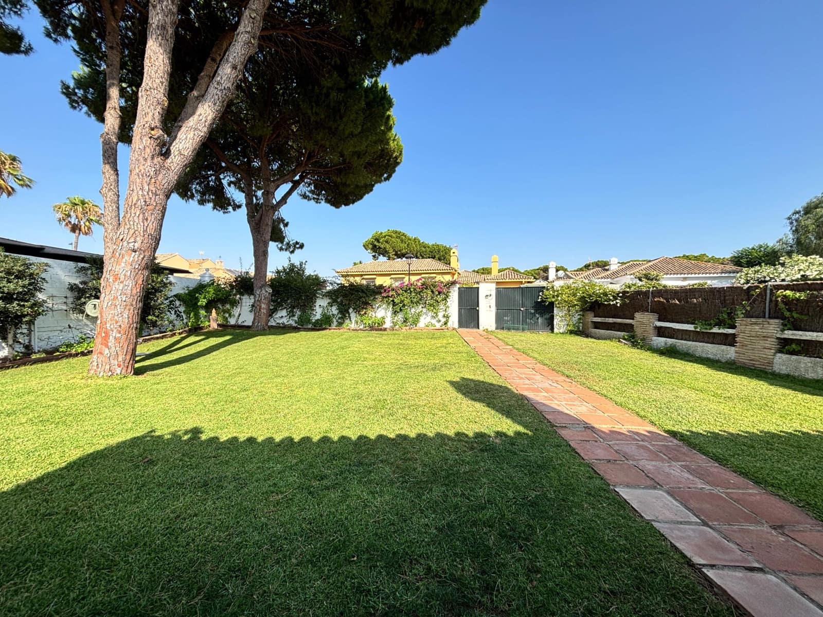 4 bedroom Villa for sale in El Puerto de Santa Maria - € 1,100,000 (Ref: 9932086)