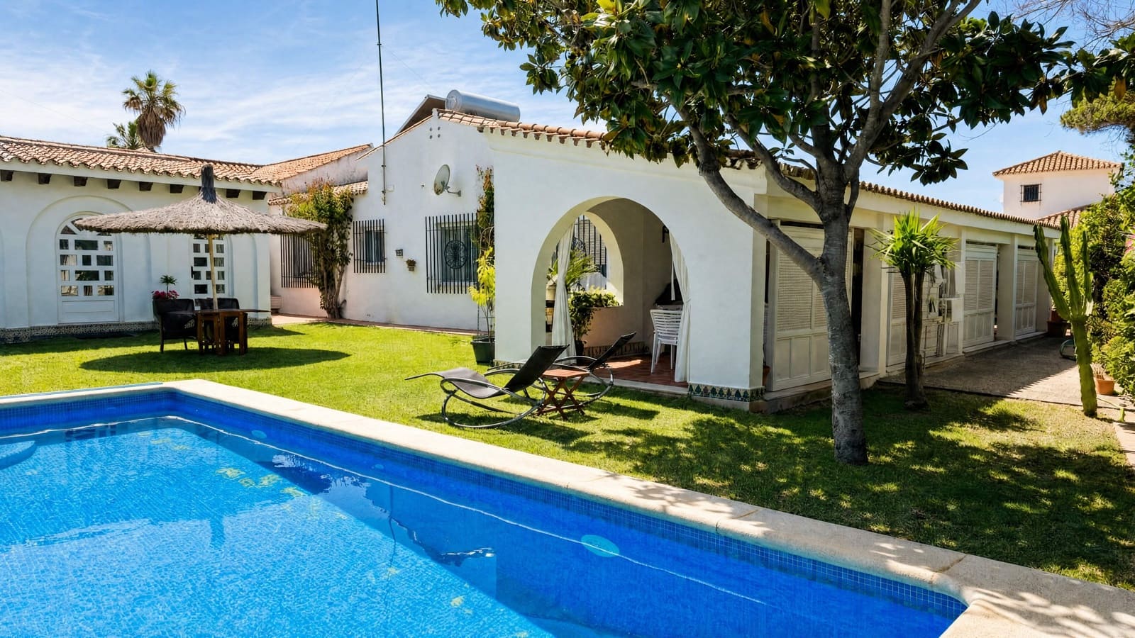 5 bedroom Villa for sale in El Puerto de Santa Maria with pool garage - € 1,150,000 (Ref: 9932089)