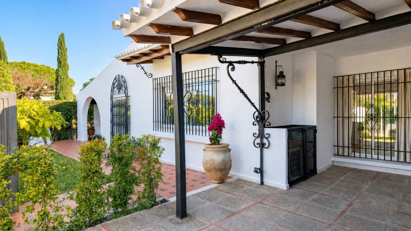 5 bedroom Villa for sale in El Puerto de Santa Maria with pool garage - € 1,150,000 (Ref: 9932089)