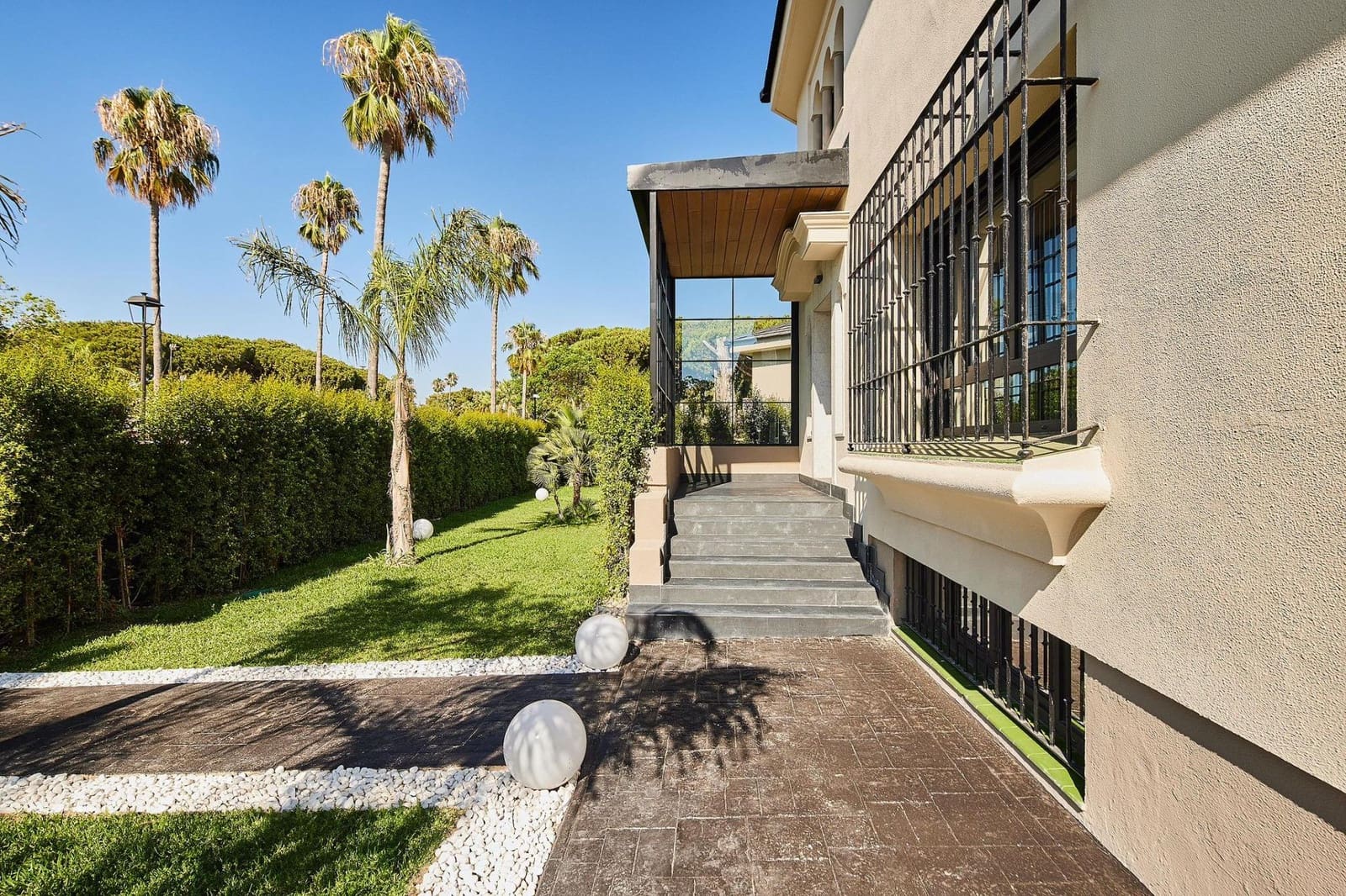 4 bedroom Villa for sale in El Puerto de Santa Maria with pool garage - € 2,350,000 (Ref: 9932095)