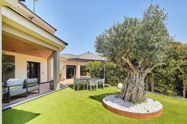 4 soverom Villa til salgs i El Puerto de Santa María med svømmebasseng garasje - € 2 350 000 (Ref: 9932095)