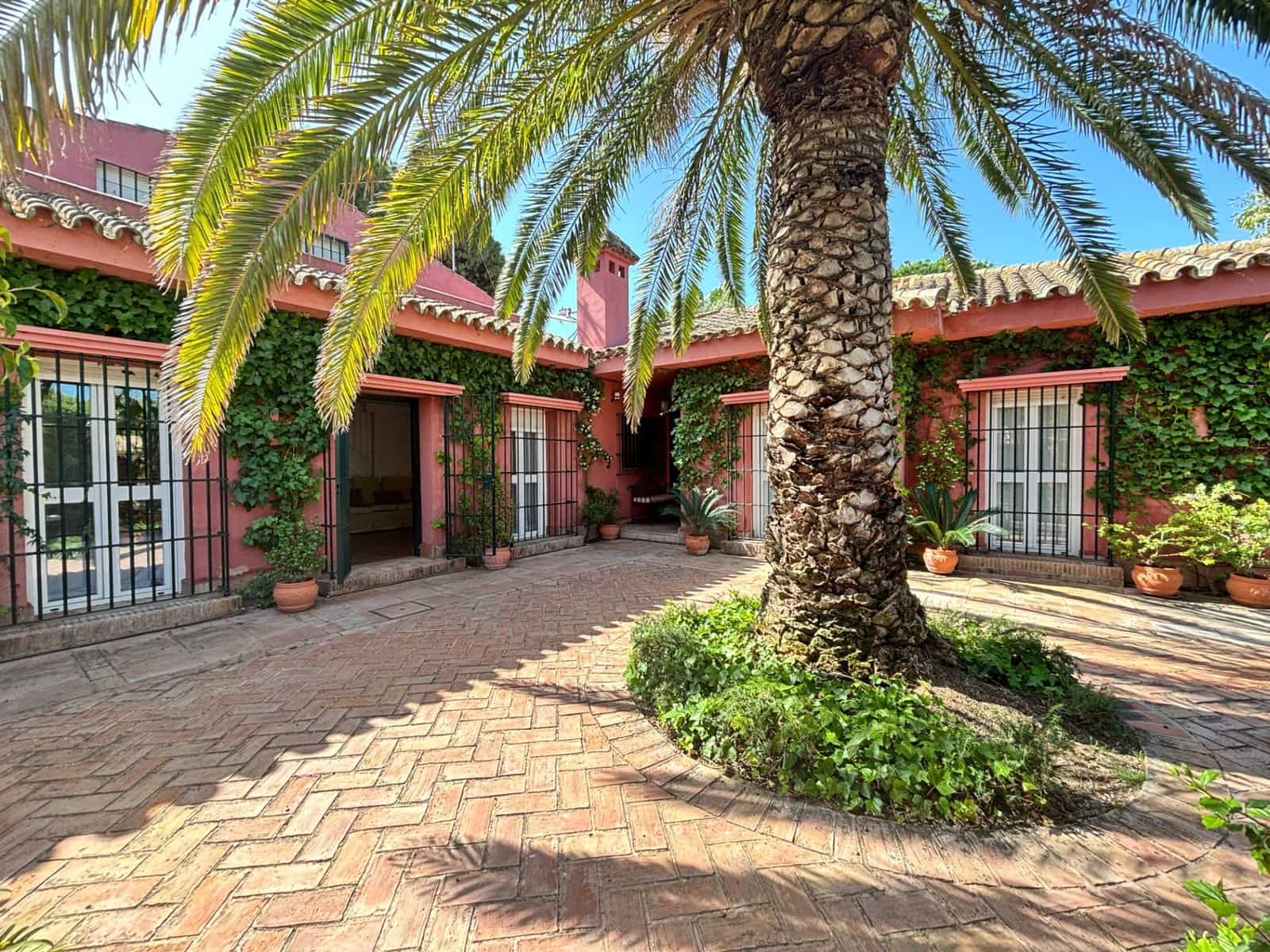 9 bedroom Villa for sale in El Puerto de Santa Maria with pool garage - € 2,100,000 (Ref: 9932097)