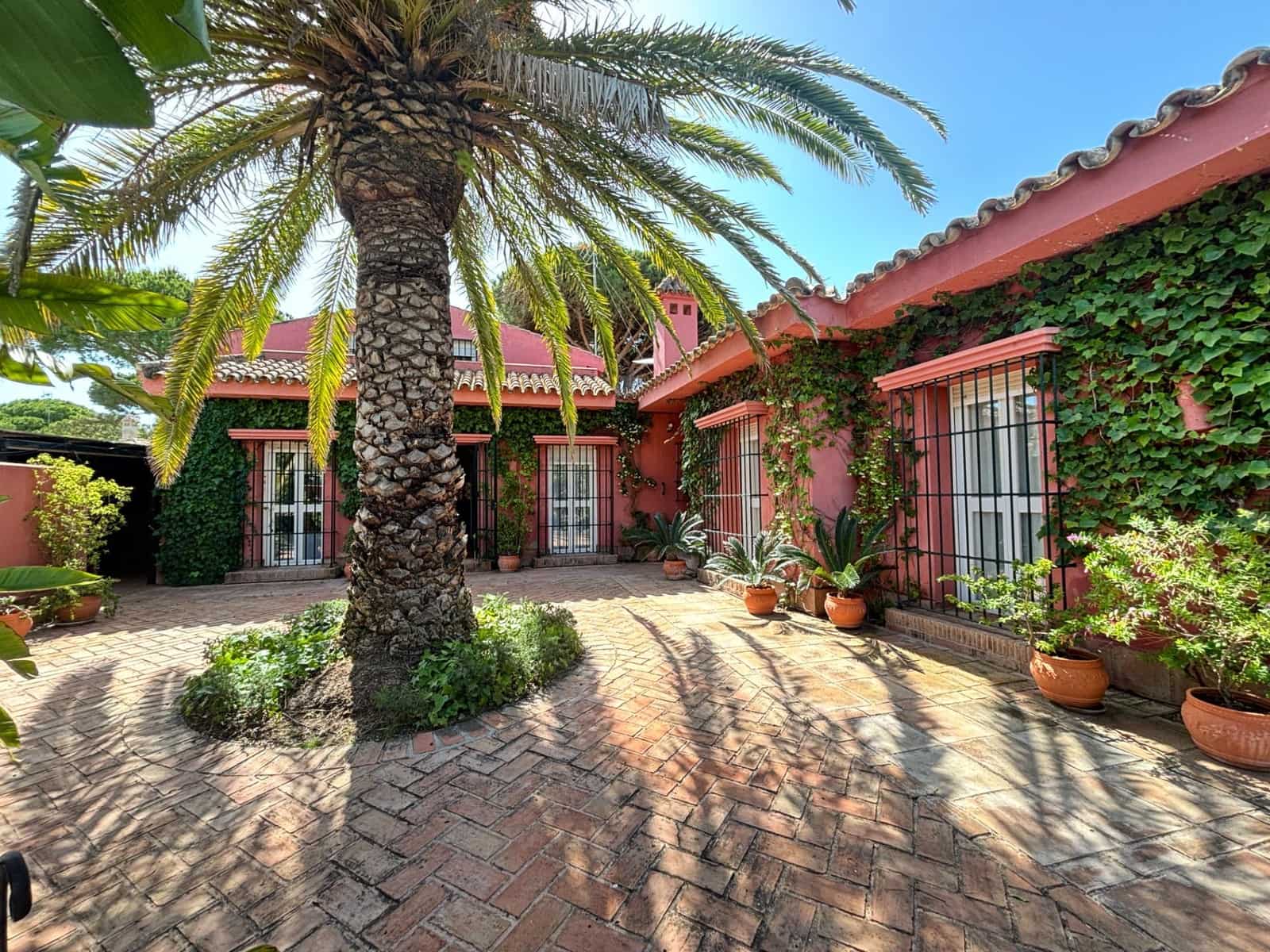 9 bedroom Villa for sale in El Puerto de Santa Maria with pool garage - € 2,100,000 (Ref: 9932097)