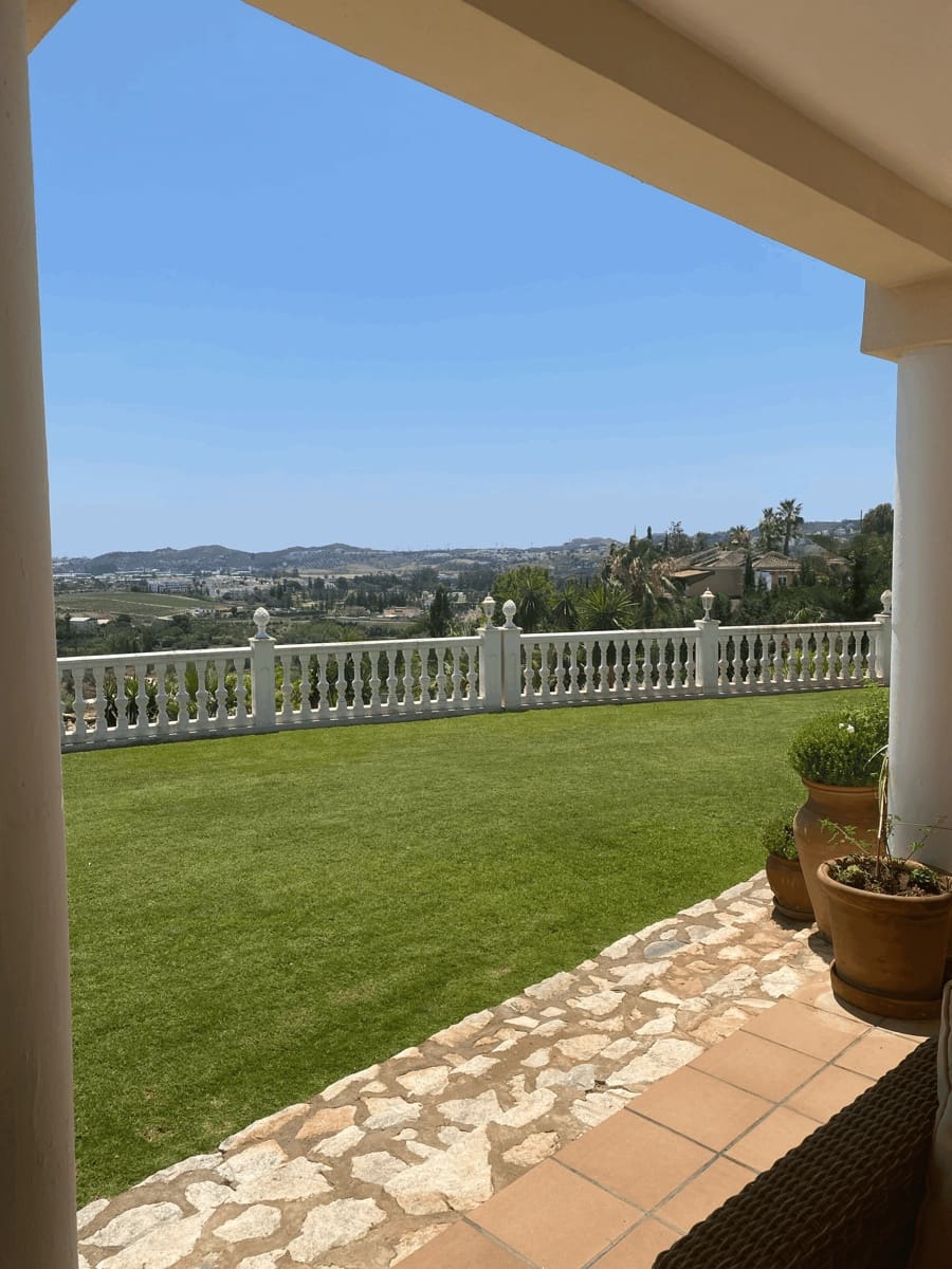   4 soveværelse   ferieVilla i Mijas   med   swimmingpool  garage  - € 2.065 (Ref: 8384635)