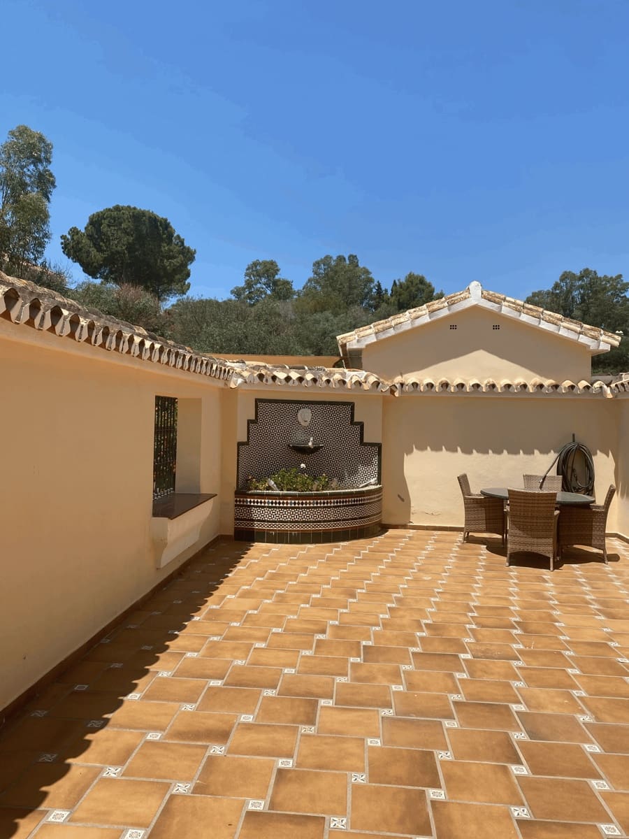   4 soveværelse   ferieVilla i Mijas   med   swimmingpool  garage  - € 2.065 (Ref: 8384635)