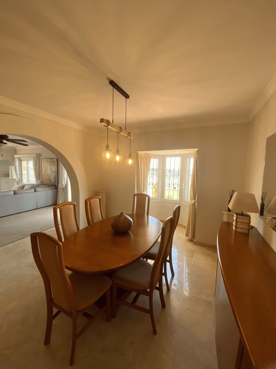   4 soveværelse   ferieVilla i Mijas   med   swimmingpool  garage  - € 2.065 (Ref: 8384635)