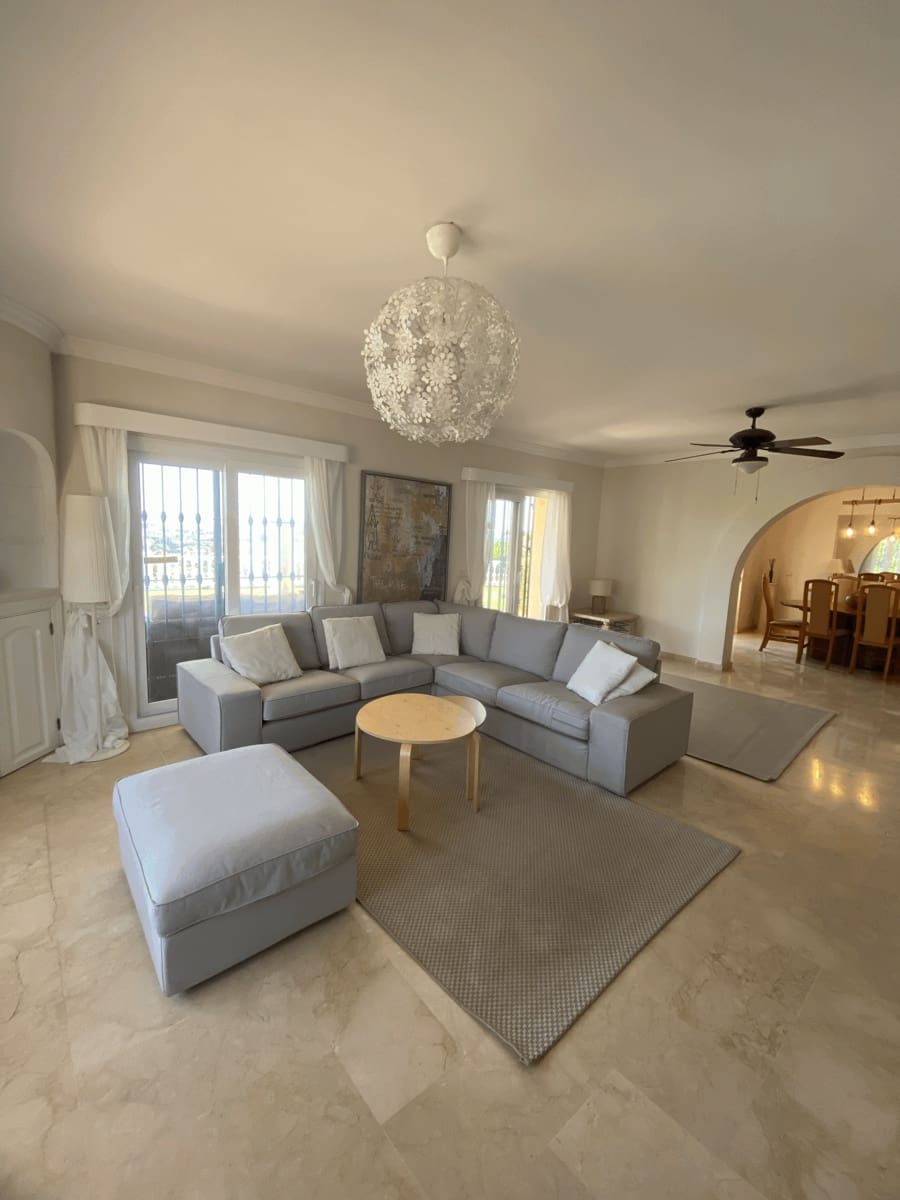   4 soveværelse   ferieVilla i Mijas   med   swimmingpool  garage  - € 2.065 (Ref: 8384635)