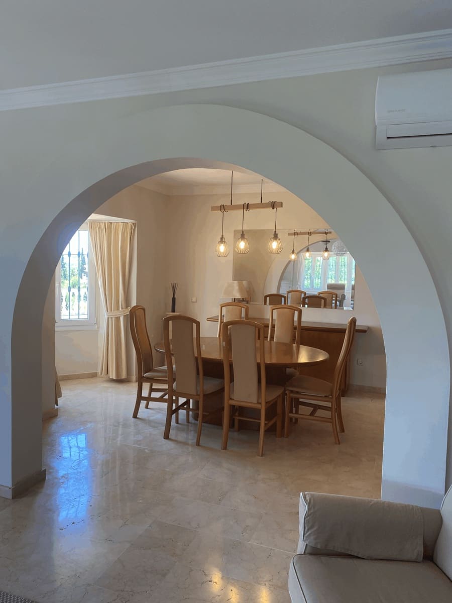   4 soveværelse   ferieVilla i Mijas   med   swimmingpool  garage  - € 2.065 (Ref: 8384635)