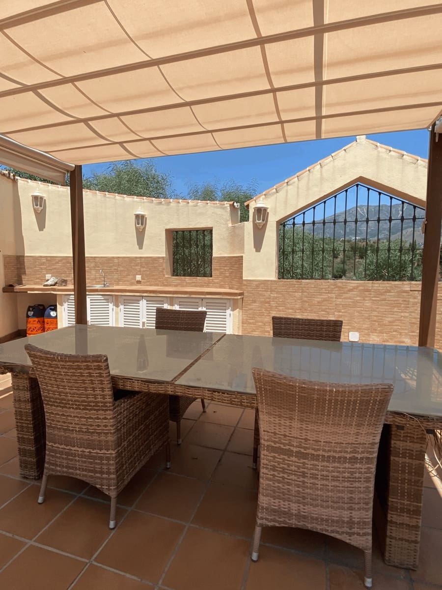   4 soveværelse   ferieVilla i Mijas   med   swimmingpool  garage  - € 2.065 (Ref: 8384635)