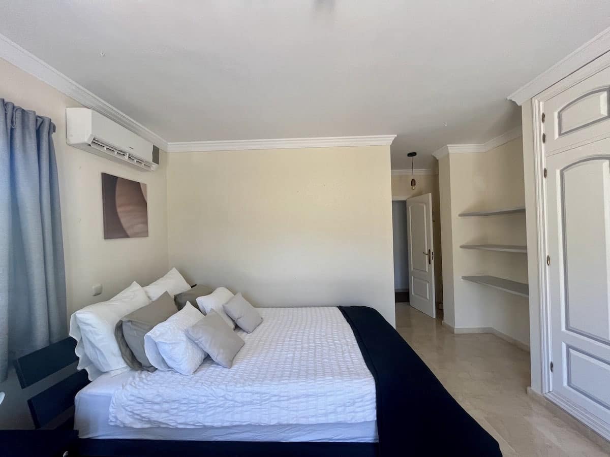   4 soveværelse   ferieVilla i Mijas   med   swimmingpool  garage  - € 2.065 (Ref: 8384635)