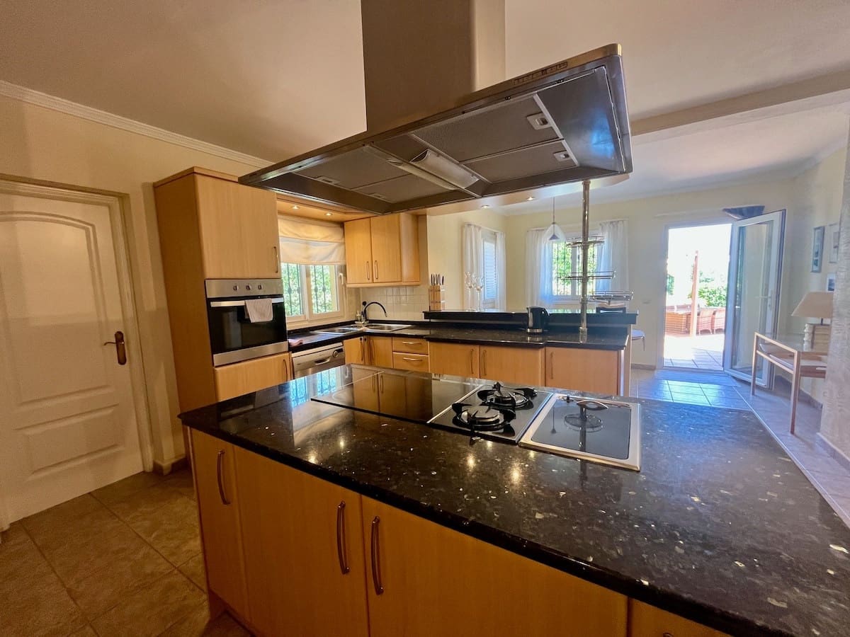   4 soveværelse   ferieVilla i Mijas   med   swimmingpool  garage  - € 2.065 (Ref: 8384635)