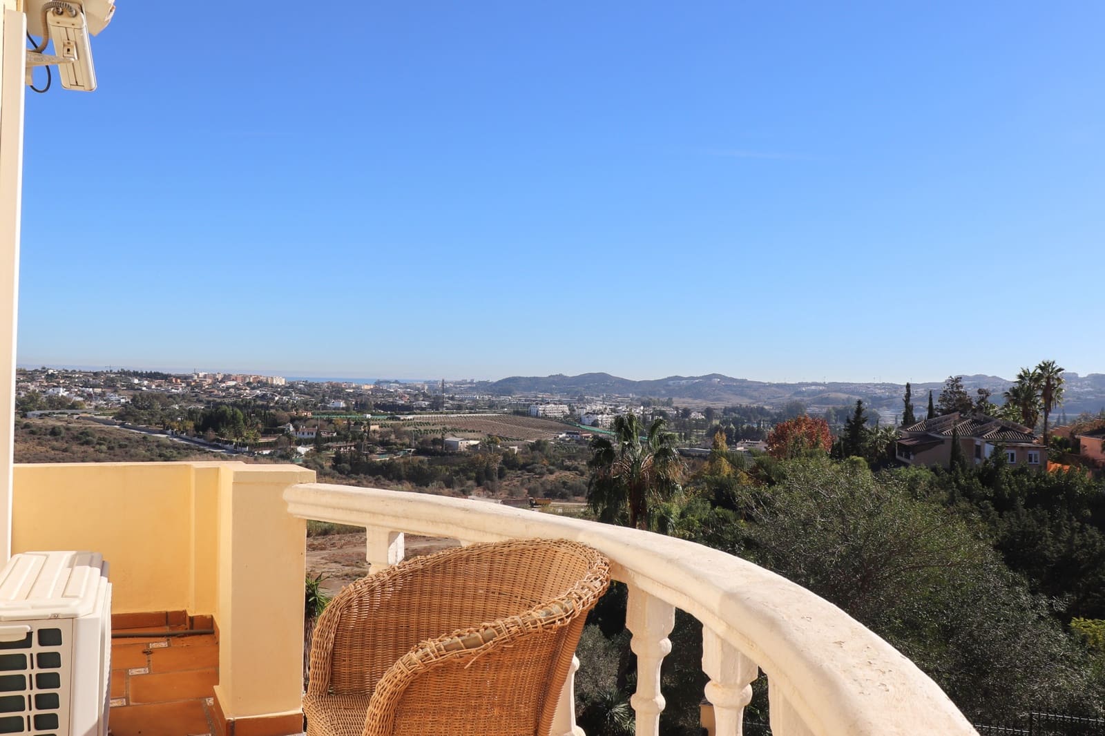   4 soveværelse   ferieVilla i Mijas   med   swimmingpool  garage  - € 2.065 (Ref: 8384635)