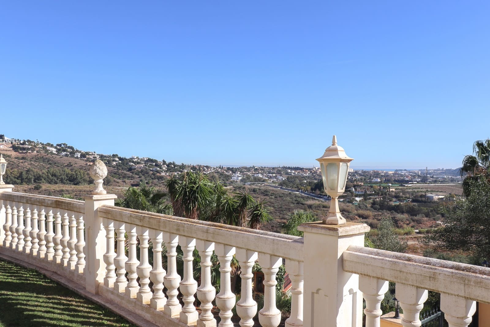   4 soveværelse   ferieVilla i Mijas   med   swimmingpool  garage  - € 2.065 (Ref: 8384635)