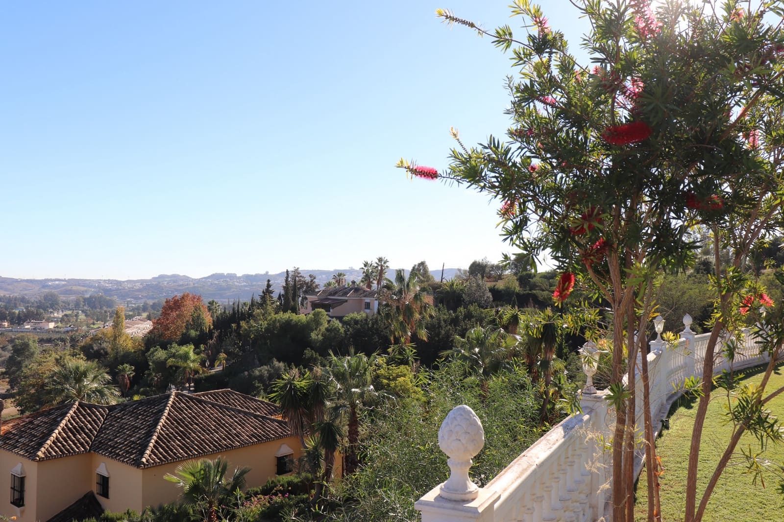   4 soveværelse   ferieVilla i Mijas   med   swimmingpool  garage  - € 2.065 (Ref: 8384635)