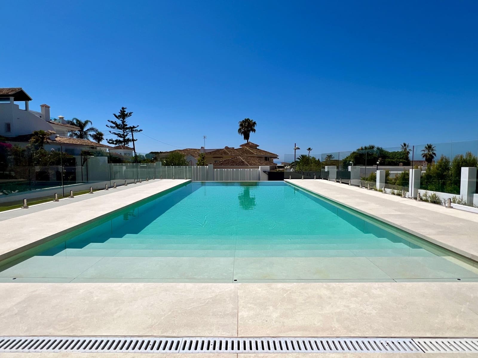 4 soveværelse Villa til salg i Marbella med swimmingpool garage - € 3.899.000 (Ref: 8435081)