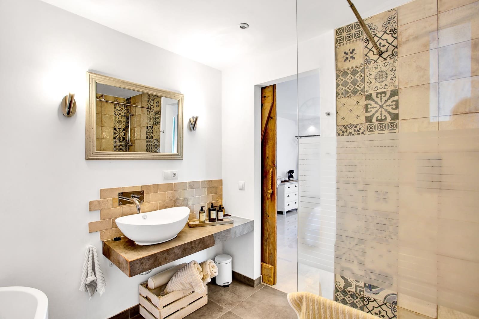 6 bedroom Villa for sale in Marbella with pool garage - € 2,150,000 (Ref: 8522846)