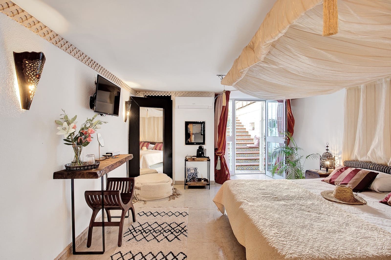 6 bedroom Villa for sale in Marbella with pool garage - € 2,150,000 (Ref: 8522846)