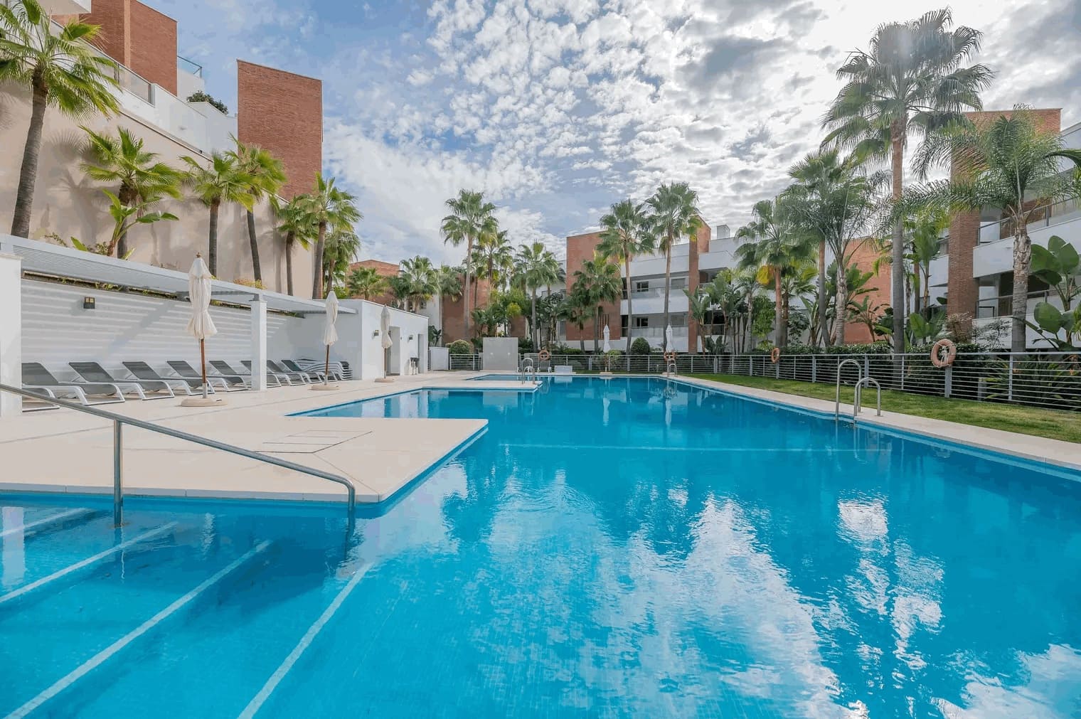 3 camera da letto Appartamento da affitare come casa vacanza in Benahavis con piscina garage - 1.960 € (Rif: 8610940)