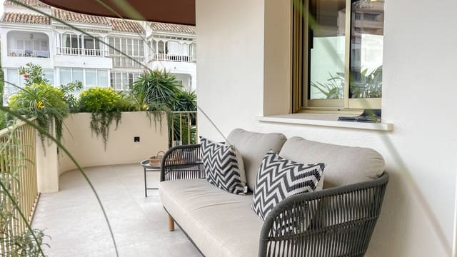 2 slaapkamer Appartement te koop in Puerto Banus, Marbella met zwembad garage - € 749.000 (Ref: 8624876)