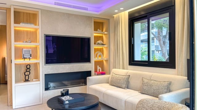 2 slaapkamer Appartement te koop in Puerto Banus, Marbella met zwembad garage - € 749.000 (Ref: 8624876)