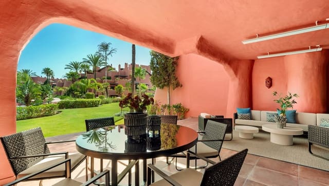 Apartamento de 3 habitaciones en Cancelada, Estepona en venta con piscina garaje - 1.825.000 € (Ref: 8654784)