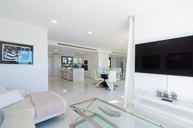 3 soveværelse Byhus til leje i La Concha - Resina Golf, Estepona med swimmingpool garage - € 3.000 (Ref: 8671798)