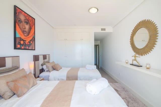 3 soveværelse Byhus til leje i La Concha - Resina Golf, Estepona med swimmingpool garage - € 3.000 (Ref: 8671798)