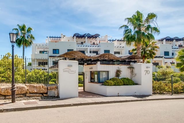 3 soveværelse Byhus til leje i La Concha - Resina Golf, Estepona med swimmingpool garage - € 3.000 (Ref: 8671798)