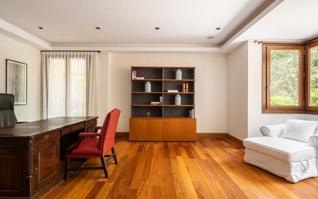 6 bedroom Villa for holiday rental in Marbella with pool garage - € 31,500 (Ref: 8715323)