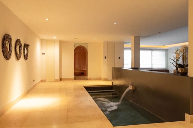 6 bedroom Villa for holiday rental in Marbella with pool garage - € 31,500 (Ref: 8715323)