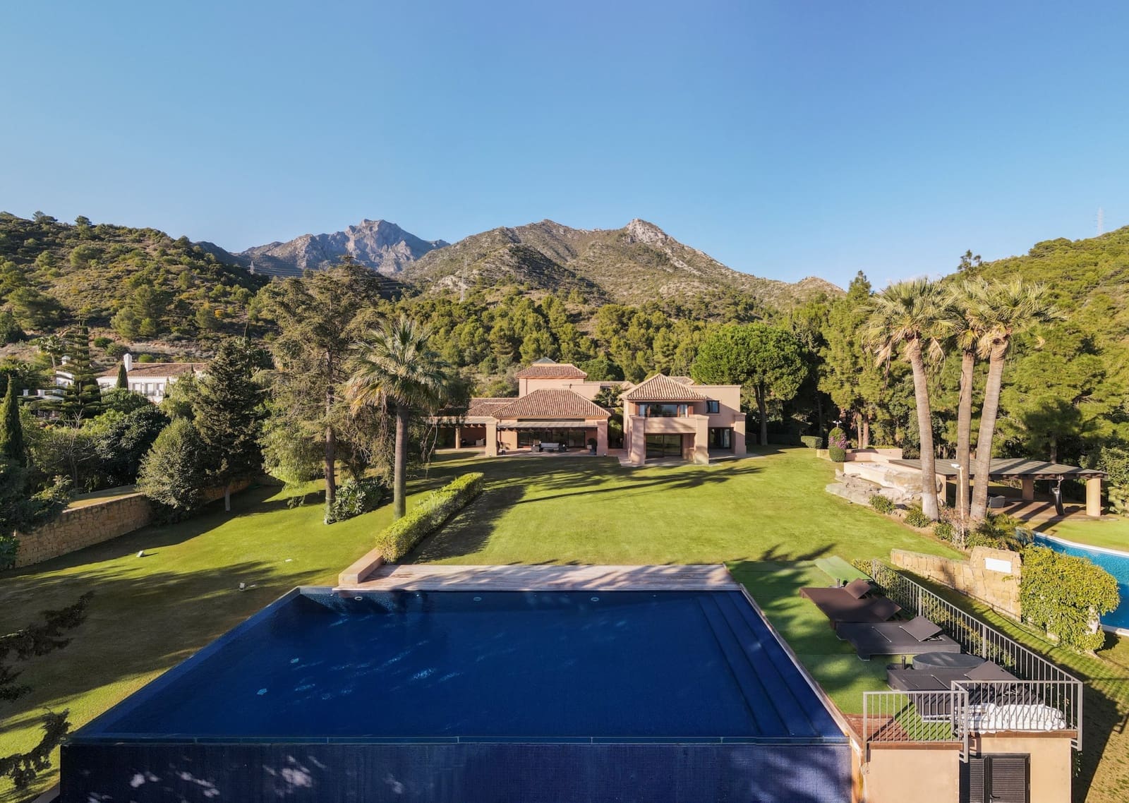 6 bedroom Villa for holiday rental in Marbella with pool garage - € 31,500 (Ref: 8715323)