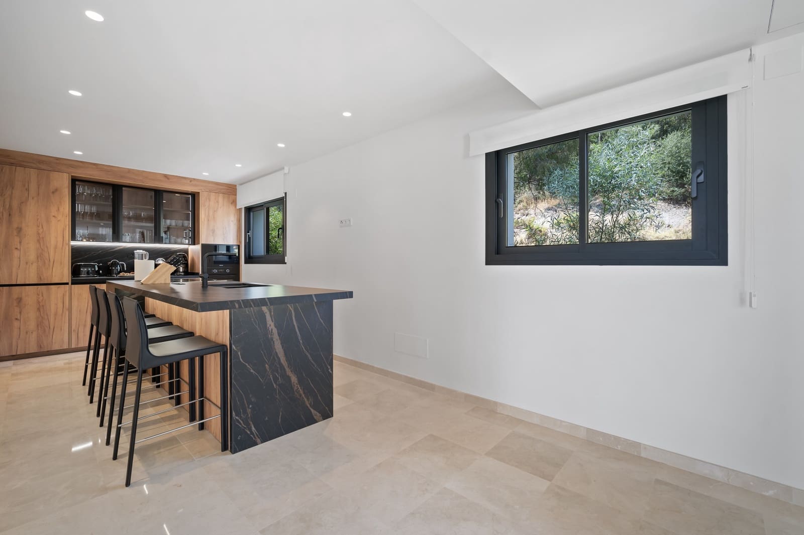 5 bedroom Villa for rent in Nueva Andalucia with pool garage - € 13,000 (Ref: 8721887)