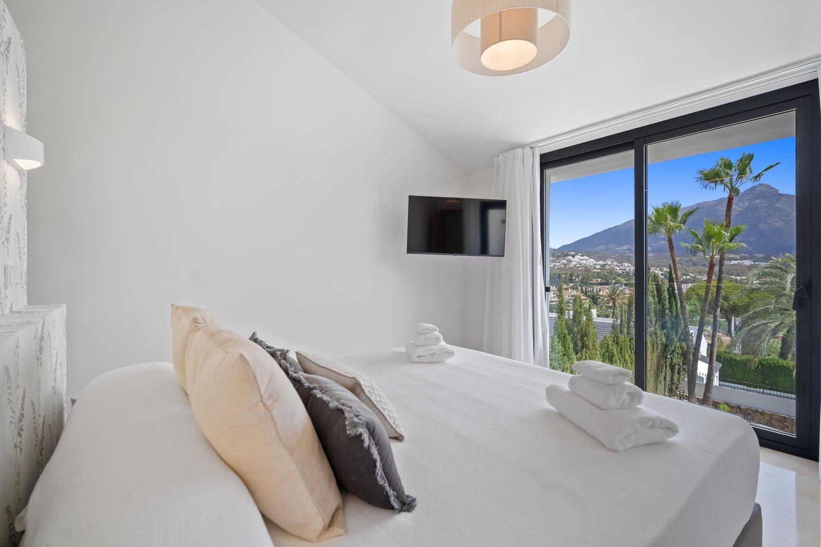 5 bedroom Villa for rent in Nueva Andalucia with pool garage - € 13,000 (Ref: 8721887)