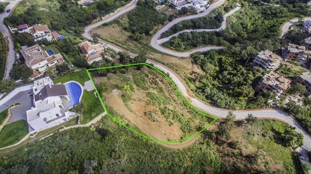 4 bedroom Villa for sale in Marbella with pool garage - € 2,640,000 (Ref: 8731694)