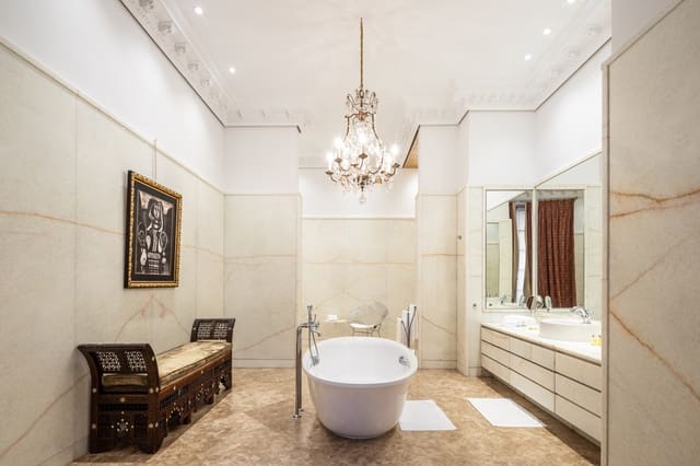 5 bedroom Villa for holiday rental in Marbella with pool garage - € 38,500 (Ref: 8741131)