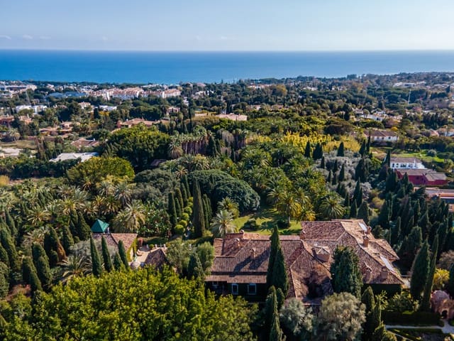 5 bedroom Villa for holiday rental in Marbella with pool garage - € 38,500 (Ref: 8741131)