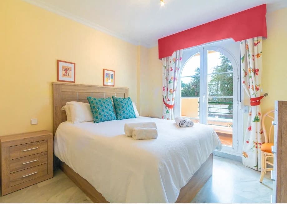 2 soveværelse Lejlighed til leje i Nueva Andalucia med swimmingpool garage - € 2.000 (Ref: 8759878)