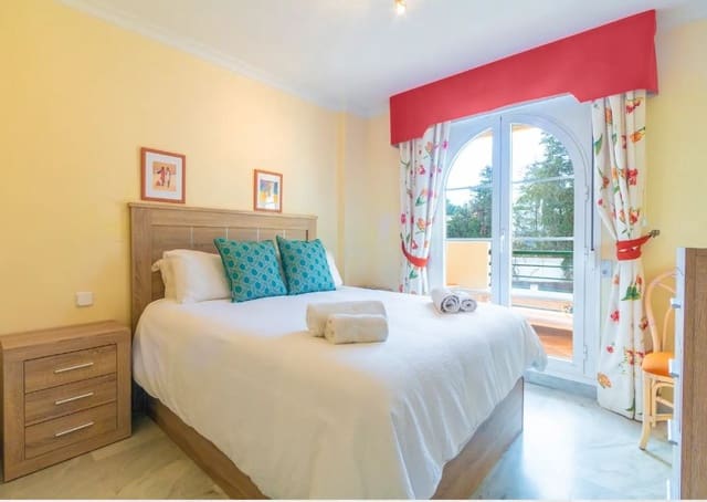 Appartement de 2 chambres à louer à Nueva Andalucia, Marbella avec piscine garage - 2 000 € (Ref: 8759878)